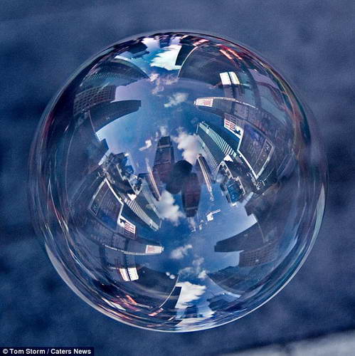 Фотографии мест отраженных в мыльных пузырях