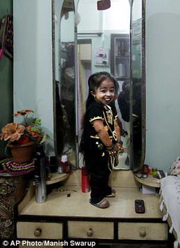 Самая маленькая женщина в мире Джиоти Амге