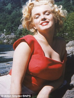 Мэрилин Монро - в 1953 около Ниаграского водопада
