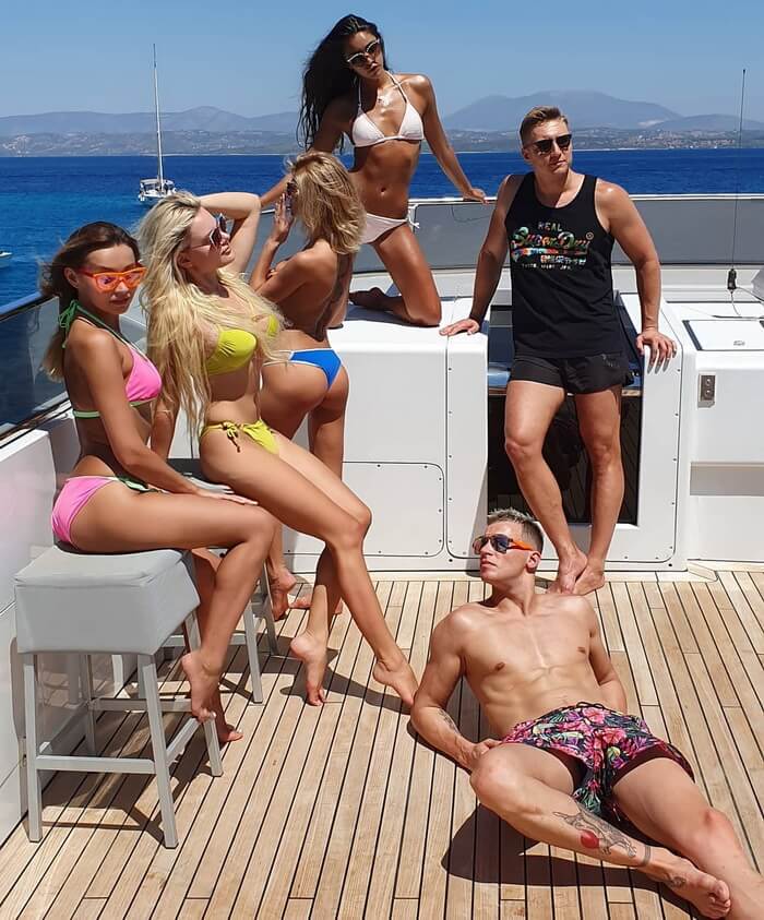Олег Майами на яхте с девушками