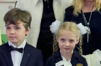 Алла Пугачева, Максим Галкин с Лизой и Гарри на школьной линейке 2 класс