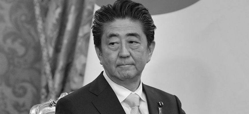 Экс-премьер Японии Синдзо Абэ скончался после нападения