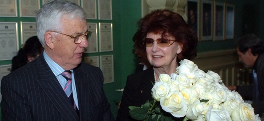 Раймонд Паулс и жена