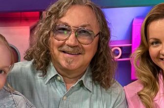 Игорь Николаев с женой и Вероникой
