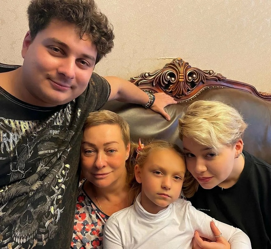 Мария Аронова с семьей сына