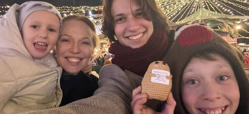 Альбина Джанабаева с тремя детьми Валерия Меладзе