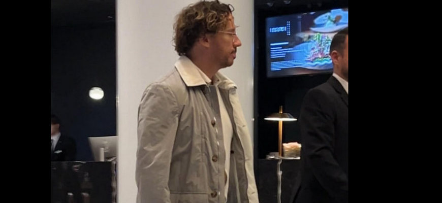 Максим Галкин идет на концерт в Таллине