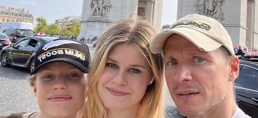 Андрей Кузичев с Варварой и Федором а Париже