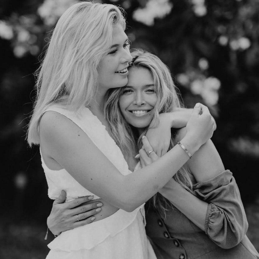 Вера Брежнева в объятиях Сони