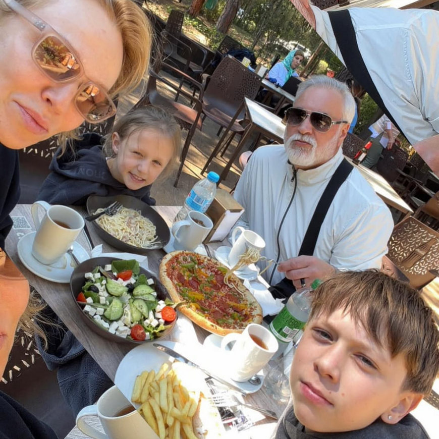 Валерий Меладзе с семьей на уикенде