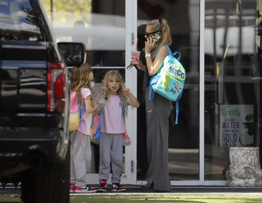 Анна Курникова с Люси и Мари