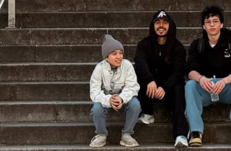 Тимур Родригез с сыновьями