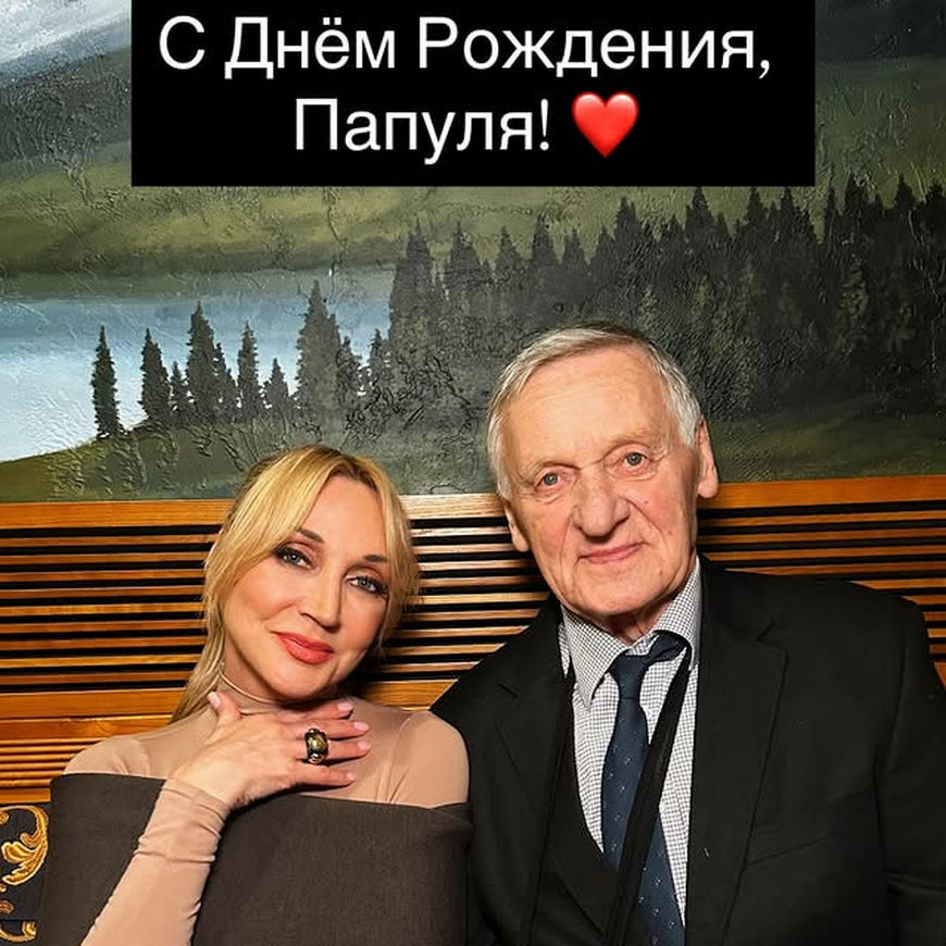 Кристина поздравила отца Миколаса с 81-летием