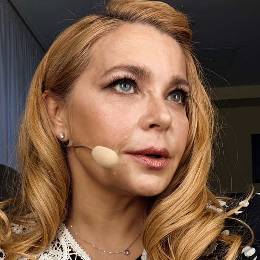 Бабушка Пегова 48 лет в роли Татьяны (17 лет)