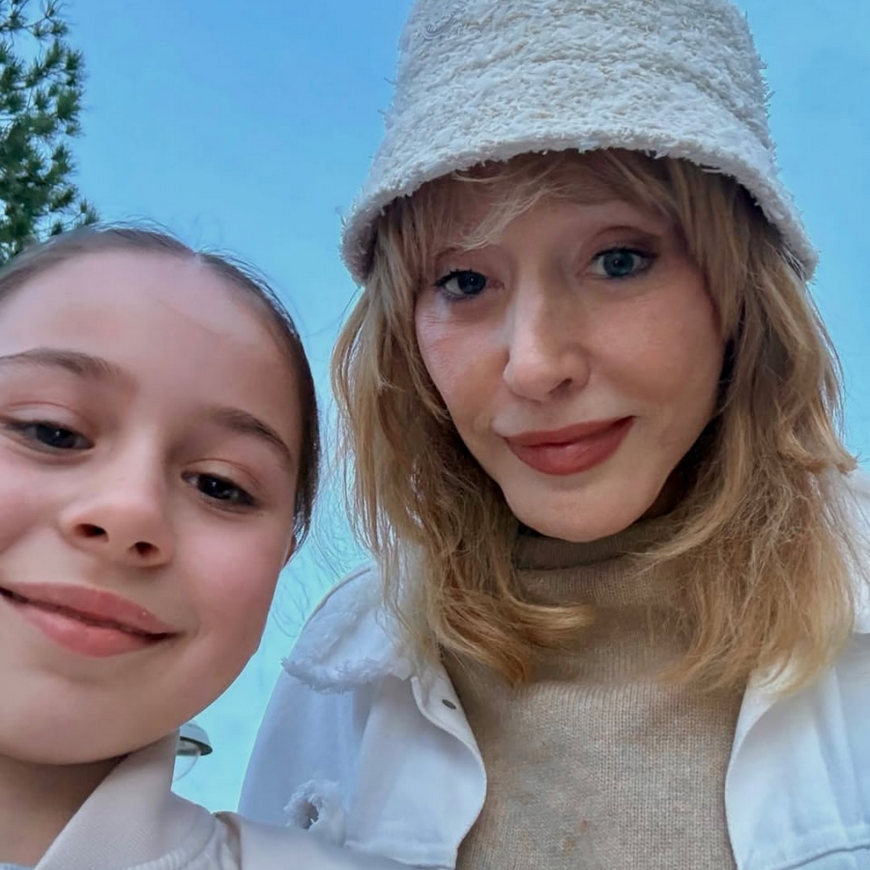 Алла Пугачева с юной поклонницей