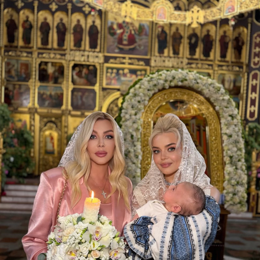 Билык Гросу и Марк во время крещения